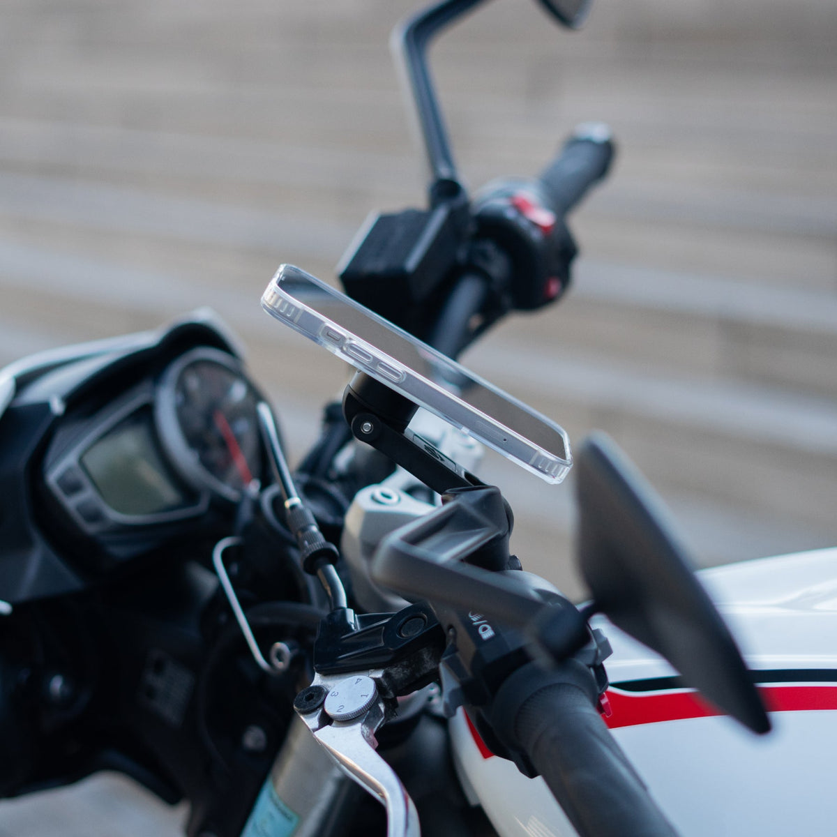 Clipsage magnétique du téléphone – Support téléphone moto PRO BOOST Shapeheart
