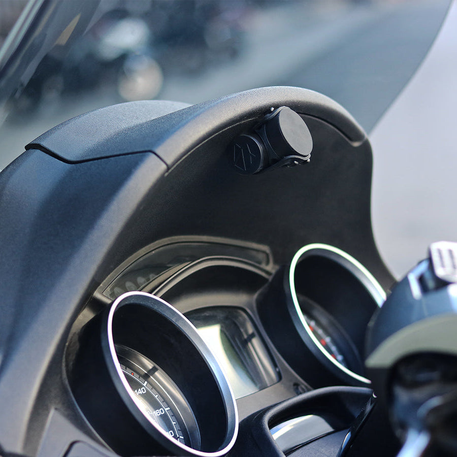 Support scooter pour téléphone : idéal pour gros scooters. Fixation facile en perçant le tableau de bord