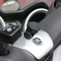 Installez un support téléphone sur les gros scooters en perçant le tableau de bord avec notre support dédié.